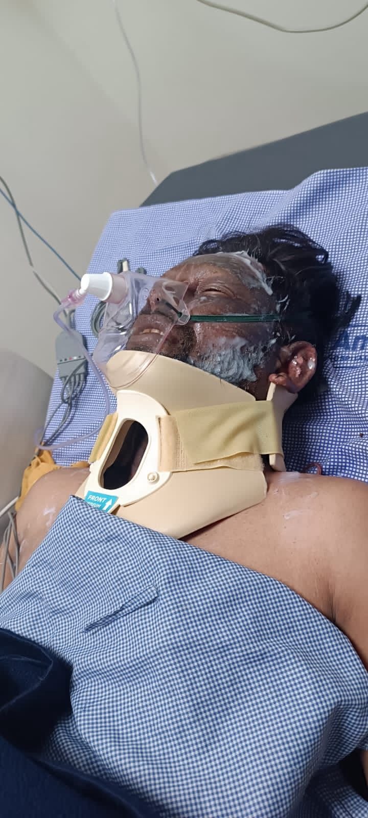 కూకట్ పల్లి నియోజకవర్గంలో విద్యుత్ లైన్మెన్ కు కరెంట్ షాక్