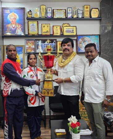 కుంగ్ ఫూ ఛాంపియన్ క్రీడాకారిణికి అభినందనలు తెలిపిన హోప్ ఫౌండేషన్ చైర్మన్ కొండ విజయ్