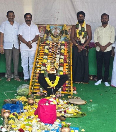 అయ్యప్ప స్వామి మహా పడిపూజ కార్యక్రమంలో పాల్గొన్న రాష్ట్ర బీసీ నాయకులు భేరి ఆంజనేయులు యాదవ్ , పరిగి కంటెస్టెడ్ ఎమ్మెల్యే బేరి రామచందర్ యాదవ్