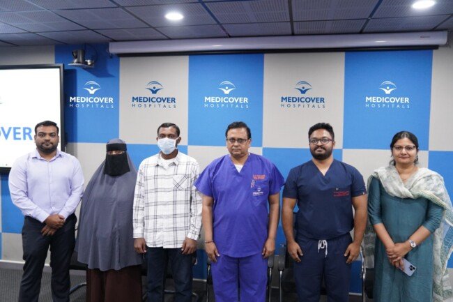 మెడికవర్ ఆస్పత్రిలో వైద్యులు అరుదైన శస్త్రచికిత్స చేశారు.