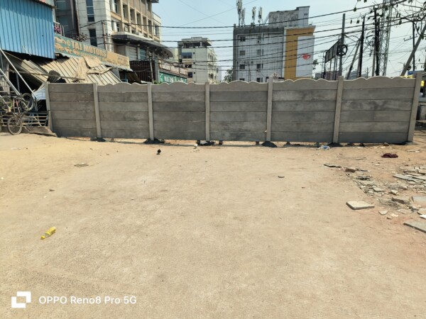 దర్జాగా రోడ్డు కబ్జా