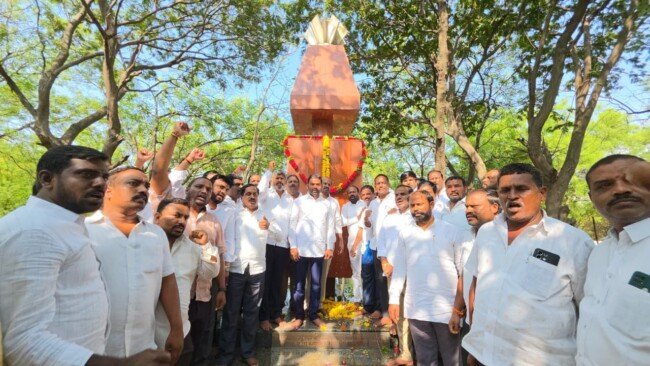 అమరవీరుల త్యాగాలకు అవమానం…
